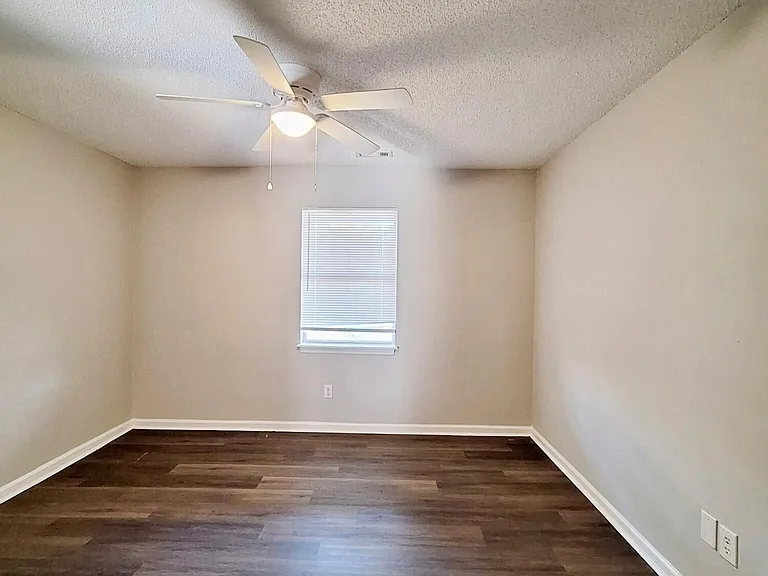 3002 Caldwell Ct #8 — Photo 5