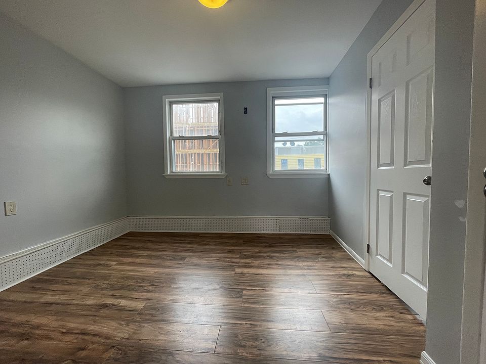 2nd image of 22 Westervelt Pl #3E