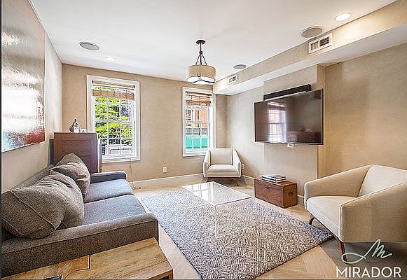 1st image of 271 Bleecker St #2