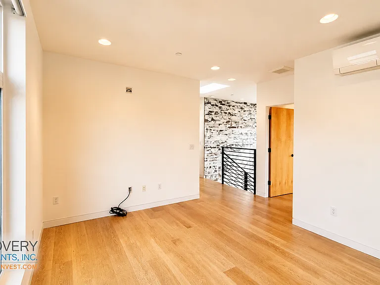 3235 Louise St #C — Photo 34