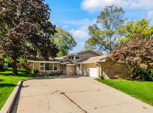 8746 S 81st Ct, Hickory Hills, IL 60457