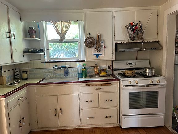 5th image of 620 Parker Ave