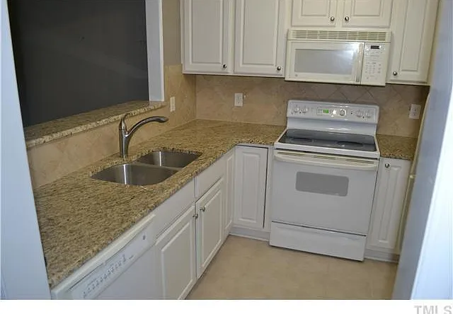 1221 Westview Ln — Photo 4