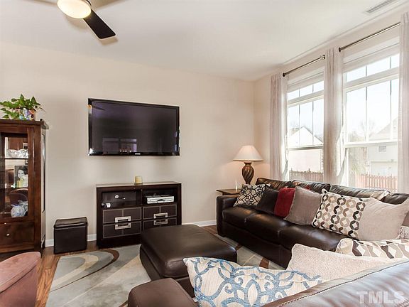 3rd image of 109 Pink Dogwood Ln