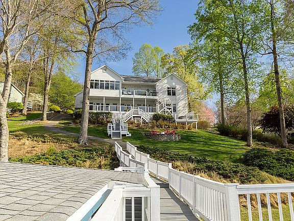 3rd image of 3809 Bluewater Dr