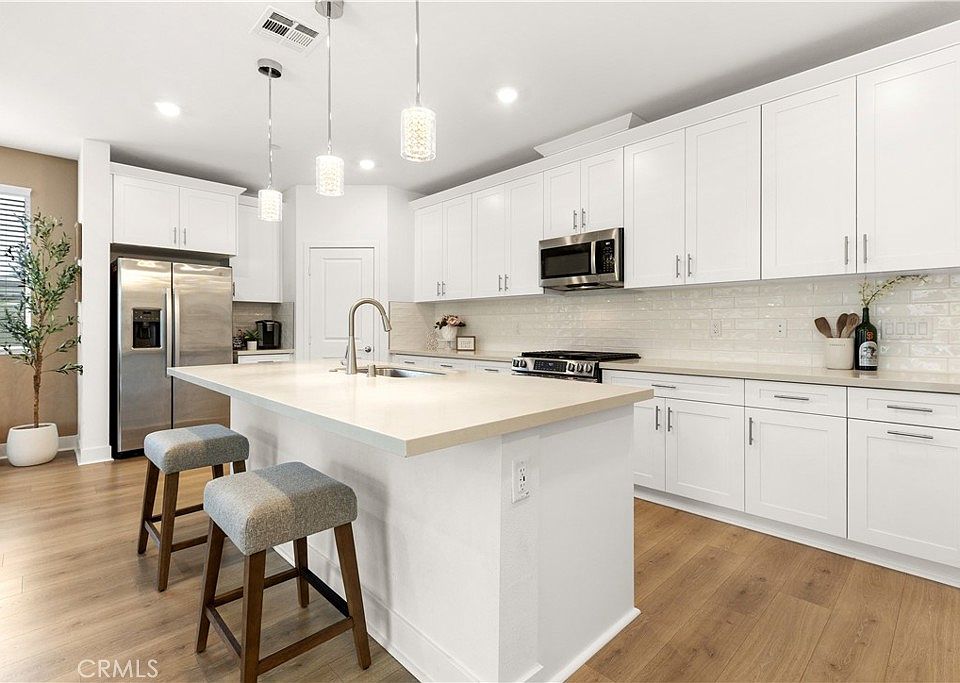 1st image of 33134 Celadon Ave