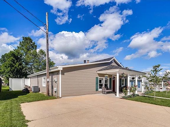 Located on a hill, the view of the sky is huge!