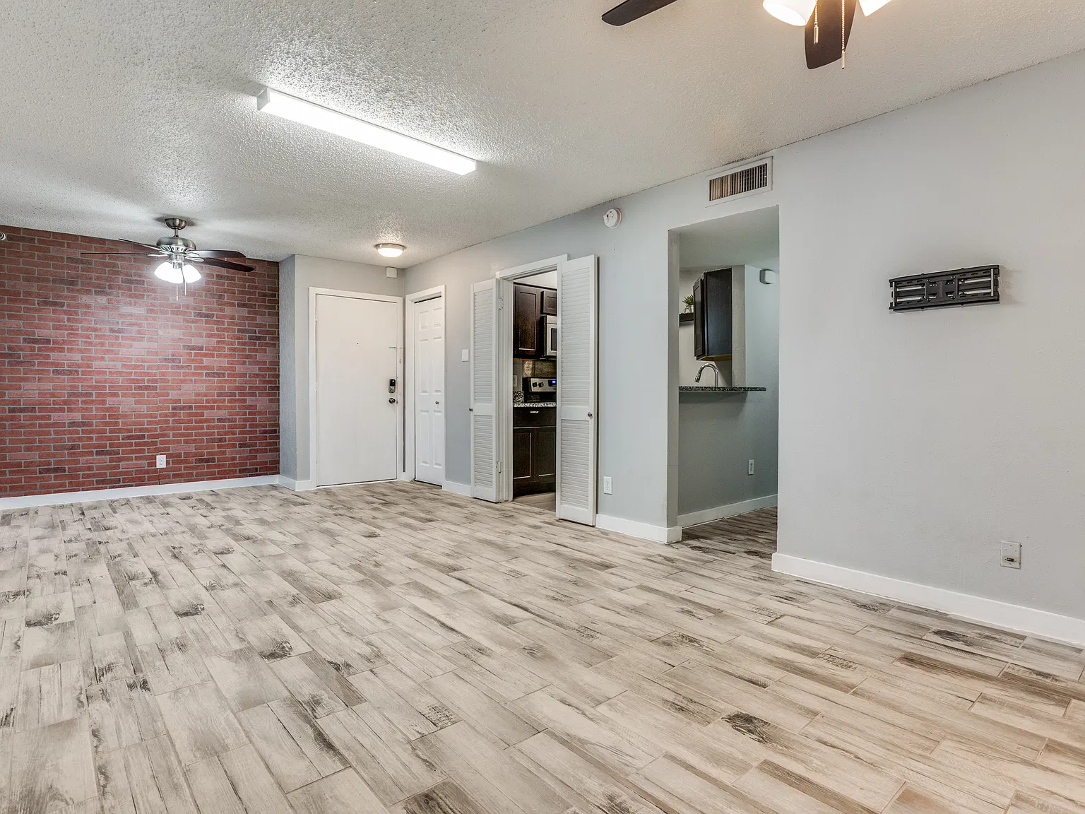 4859 Cedar Springs Rd — Photo 2