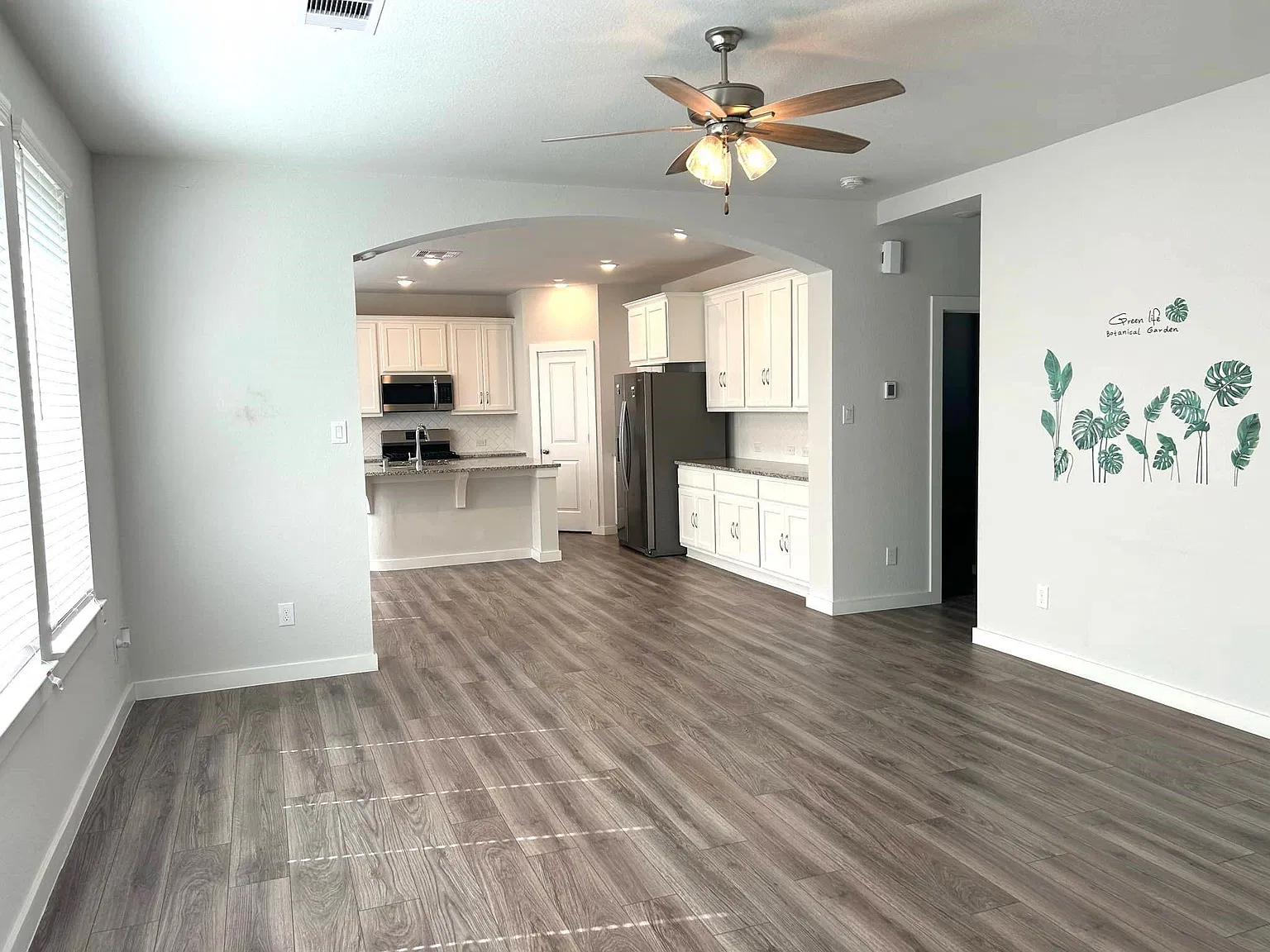 3 bed, 2.0 bath, 1657 sqft, $2,100 — Photo 2