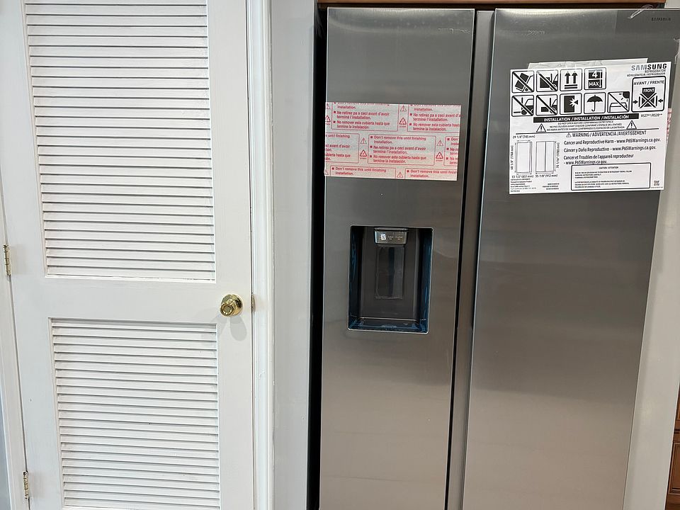 Kitchen Refrigerator with built-in ice maker & water dispenser