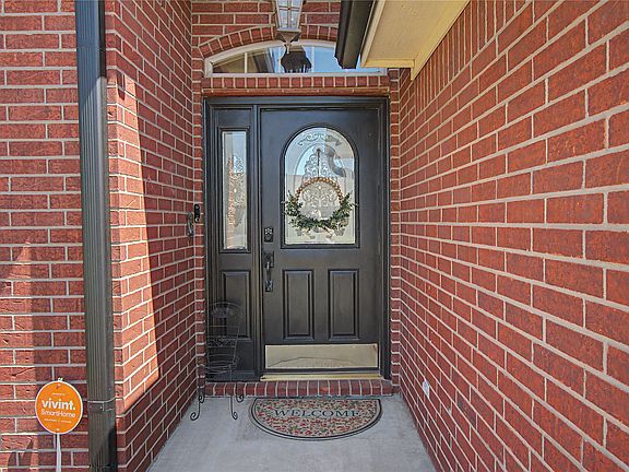 3rd image of 3908 Crestview Dr