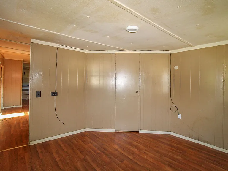 10 Simpson Rd — Photo 12