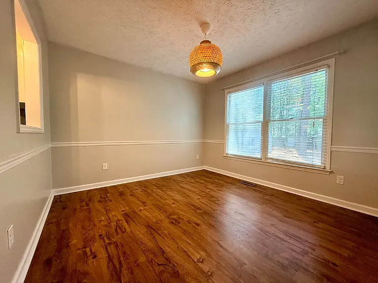 146 Greentree Dr — Photo 2