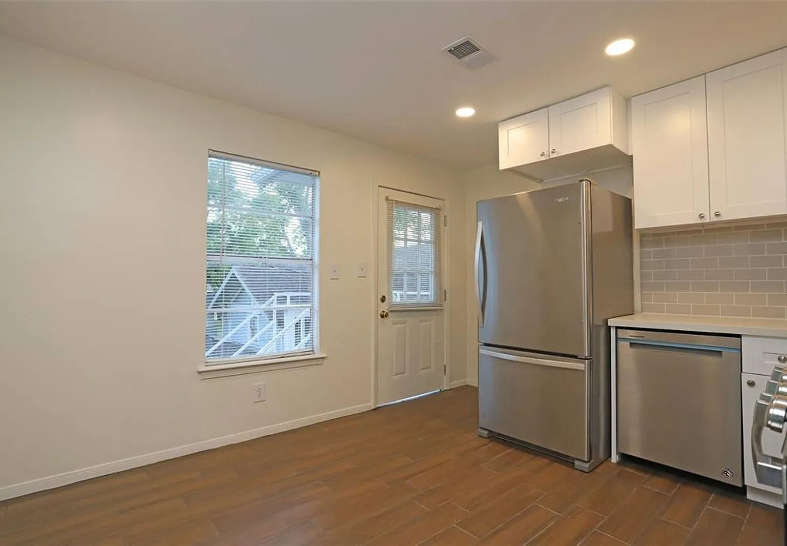 2 bed, 2.0 bath, 3336 sqft, $1,675 — Photo 3