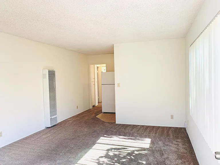 Live in Mission Beach Right by the Water! 2BD/1BA Top Floor Apartment w/ Parking! Only $2,895/mo — Photo 3