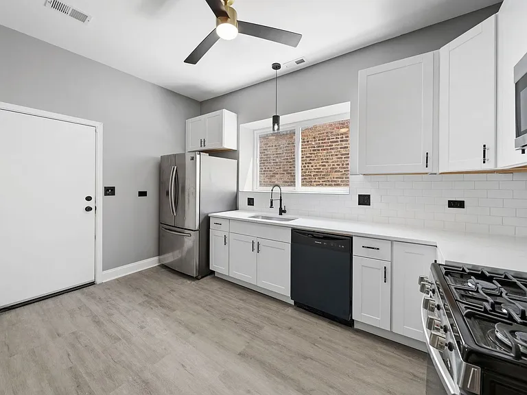 4508 W Congress Pkwy #2 — Photo 5