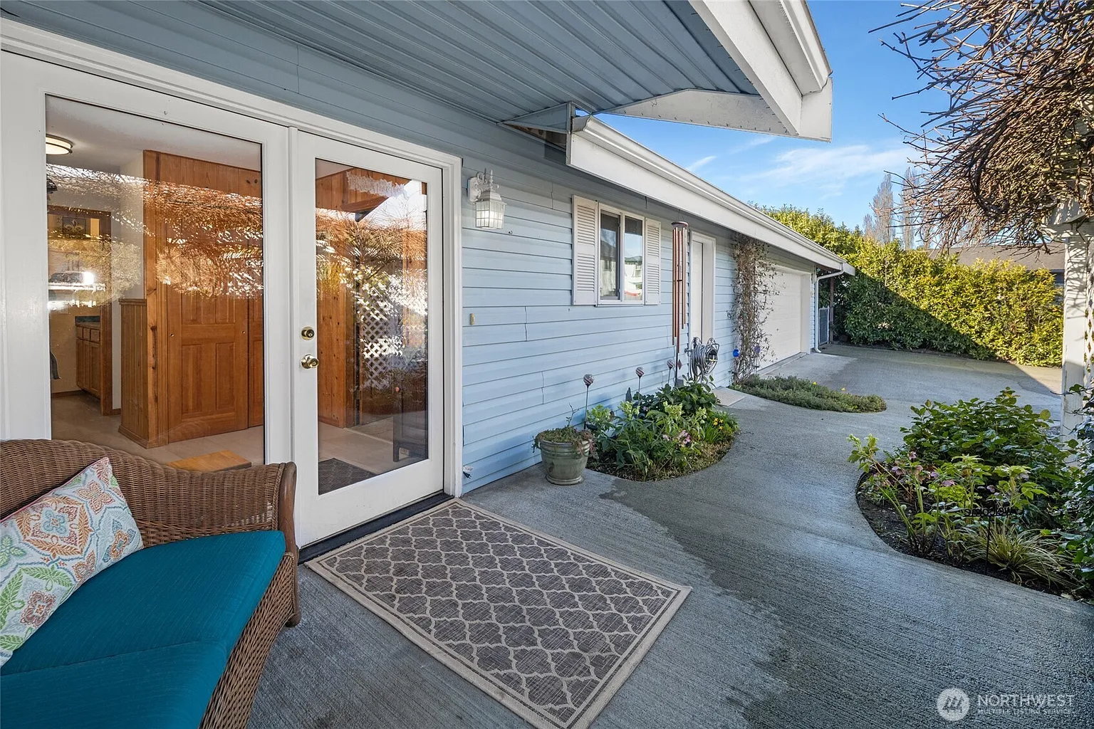 545 Rose Lane photo 1