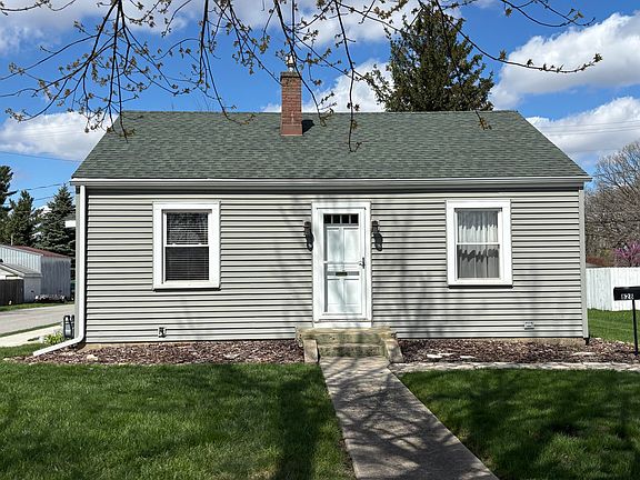 2nd image of 828 W Grove St