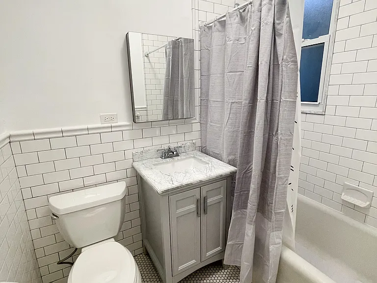 2407 19th St #2R — Photo 5