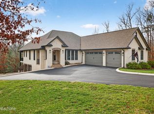 323 Riverview Dr, Crossville, TN 38555