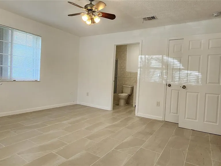 10380 NW 10th Ave #10380 — Photo 7