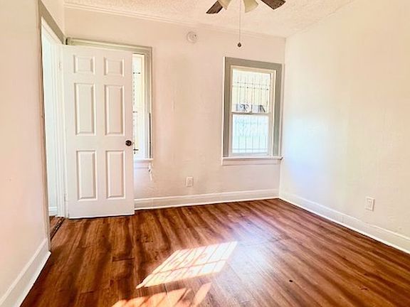 4th image of 1952 W 39th St #1952