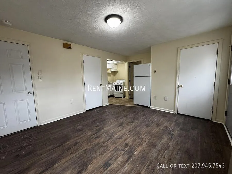 Photo 2 of 11 - 7 Gilchrest Street Pl #2 - Thomaston, ME Building Photo - 7 Gilchrest Street Pl #2