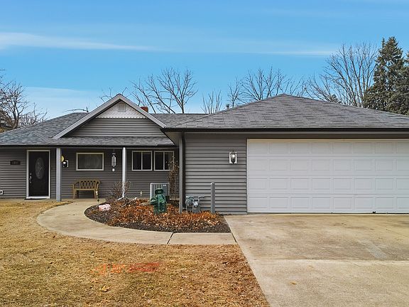 2nd image of 1307 Sinnissippi Park Rd