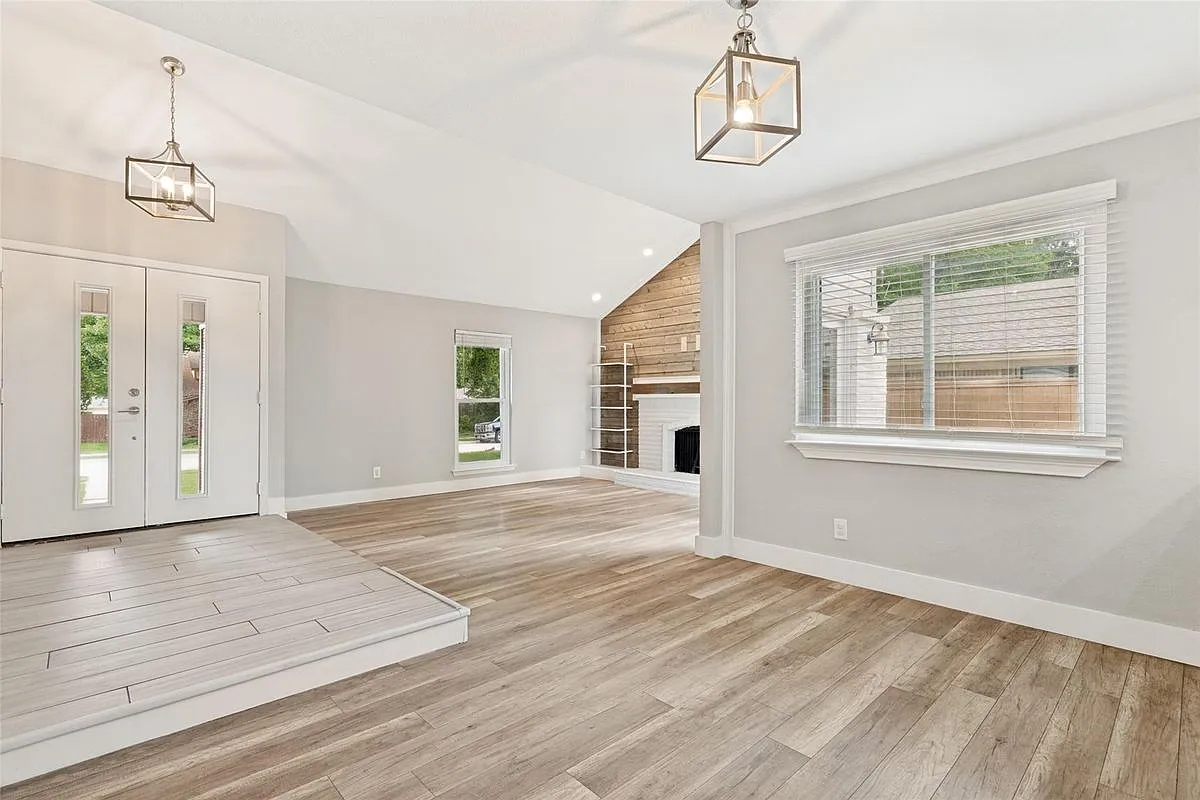 5 bed, 3.0 bath, 2112 sqft, $3,100 — Photo 2