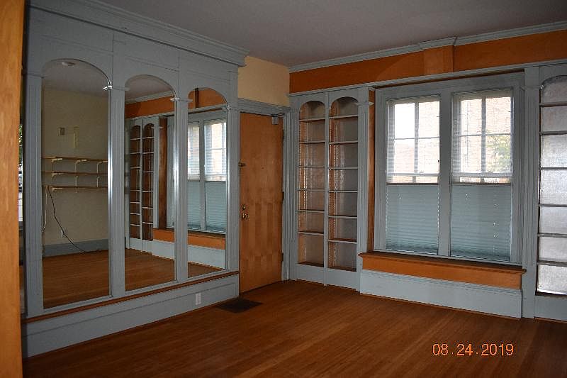 1st image of 537 Elizabeth St APT 3