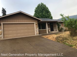301 69th Pl, Springfield, OR 97478