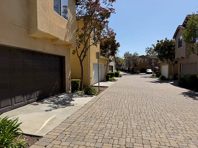 2297 Treetop Ln — Photo 31