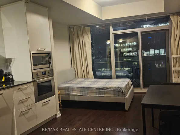 12 York St Unit 3308, Toronto, ON M5J 0A9