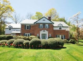 547 E Shore Rd, Great Neck, NY 11024