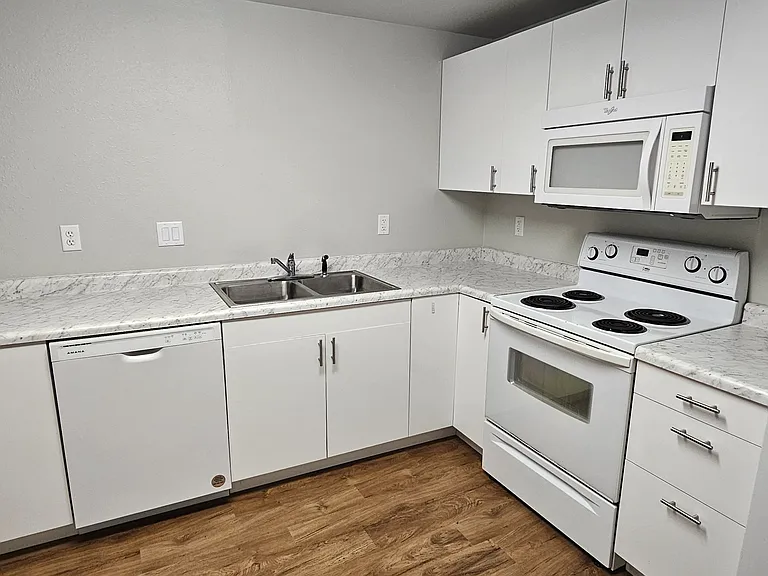 5402 Cedar St — Photo 8
