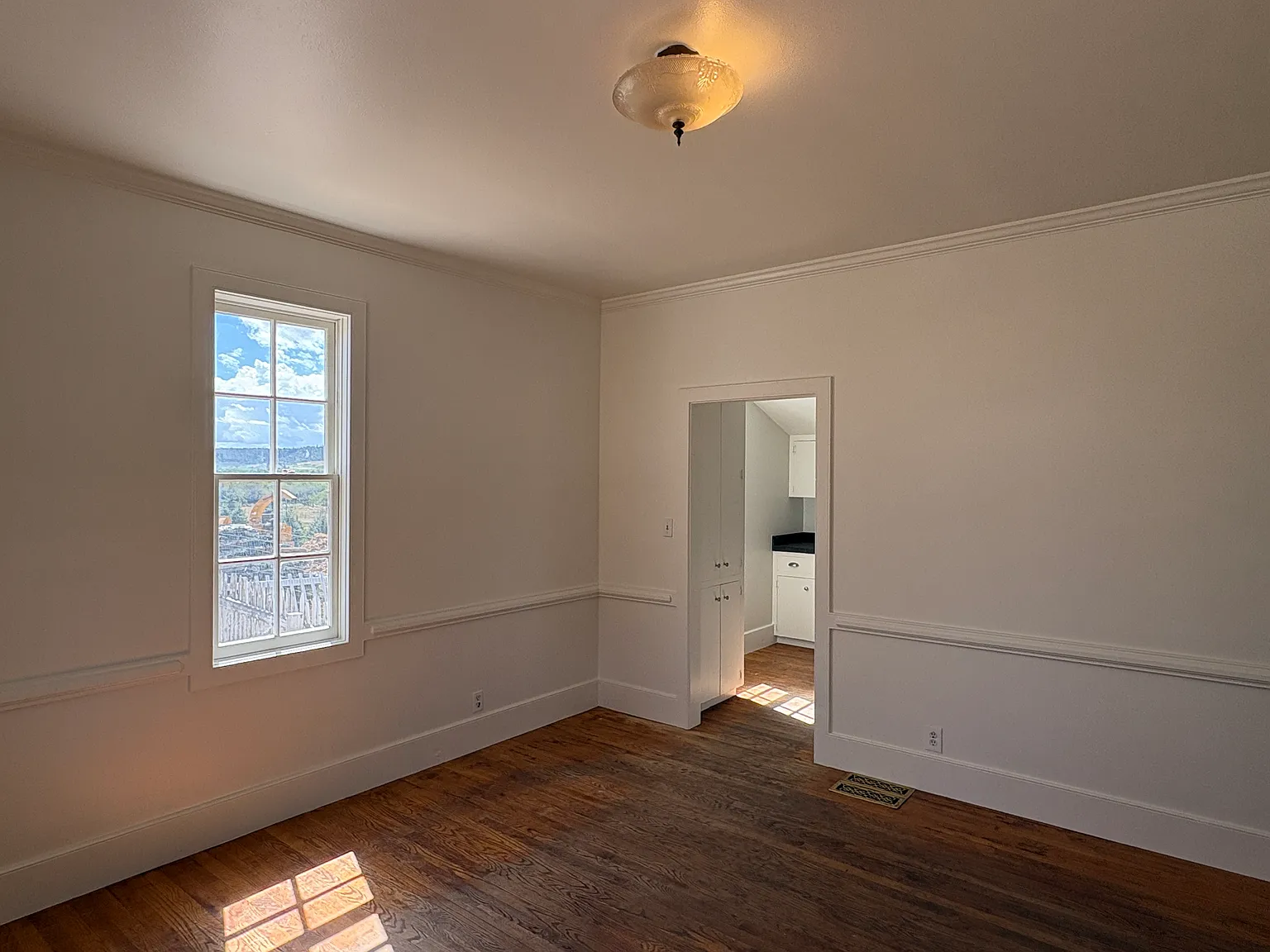2 bed, 931 sqft, $2,200 — Photo 2
