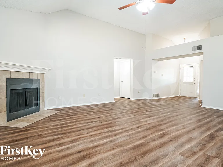 4742 Cornflower Dr — Photo 4