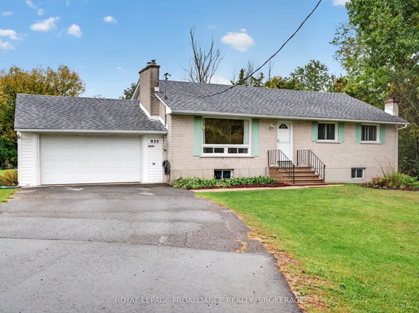 935 McKnight Rd, Kingston, ON K7L 4V1
