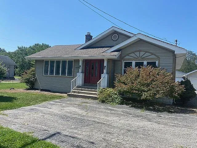 4 bed, 1855 sqft, $2,500 — Photo 1