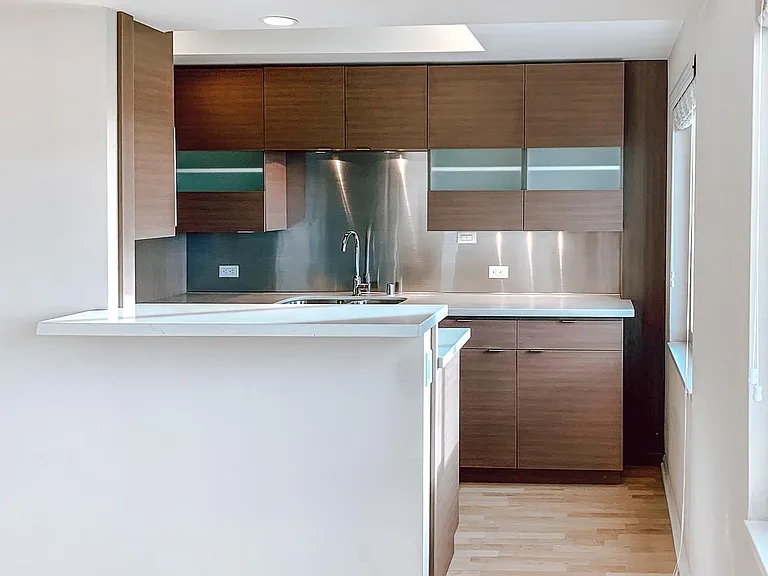 Park Tower Apartments — Photo 104