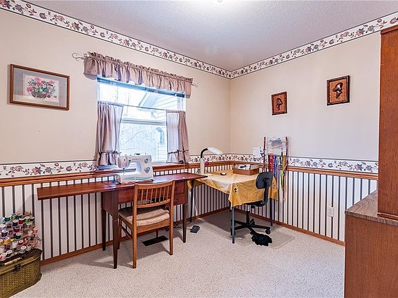 4th image of 16 Churchill Dr
