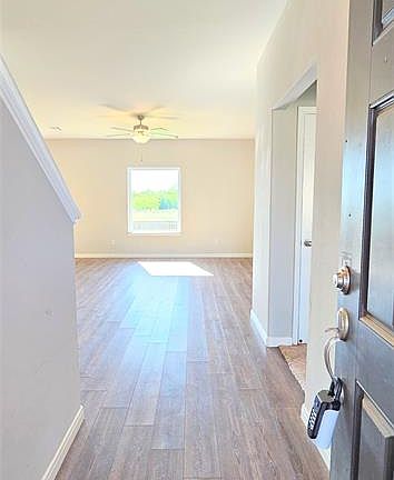 3rd image of 1716 Vermilion Ln