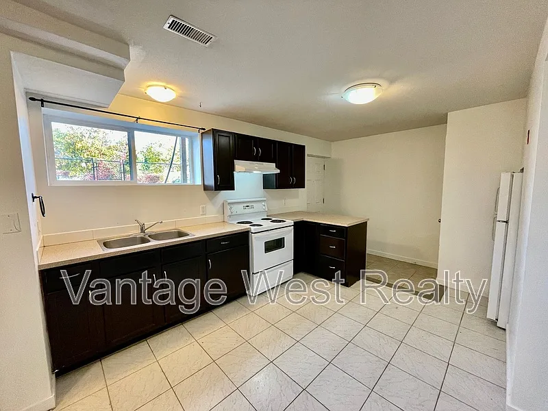 2 bed, 1.0 bath, 750 sqft, $1,425 — Photo 2
