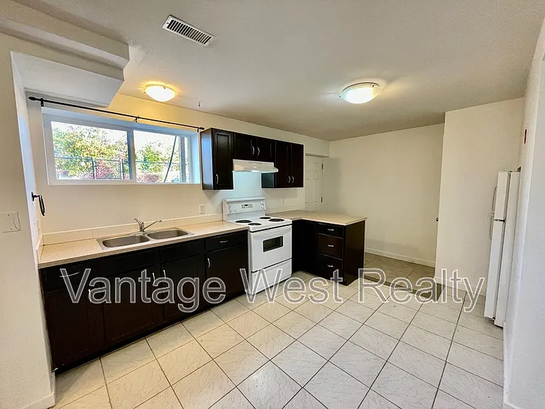 630 Belgo Rd #B — Photo 2