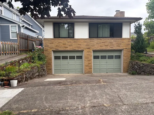 704 E 29th St, Vancouver, WA 98663