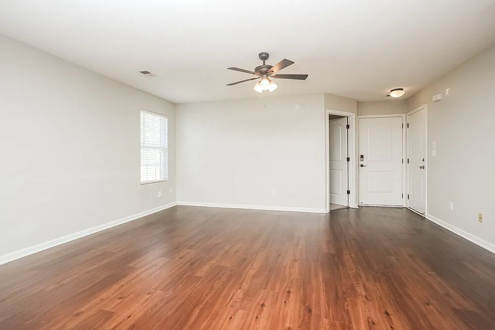 3 bed, 2.0 bath, 1340 sqft, $1,655 — Photo 3