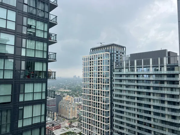 8 Widmer St #4303, Toronto, ON M5V 0W6