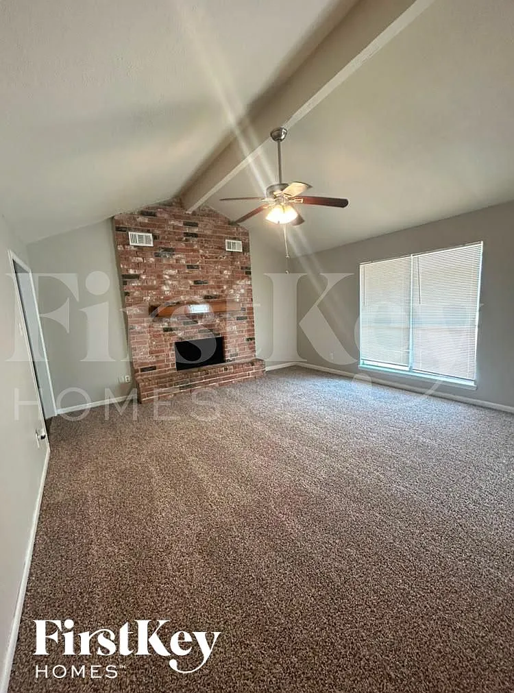 3 bed, 2.0 bath, 1454 sqft, $1,740 — Photo 2