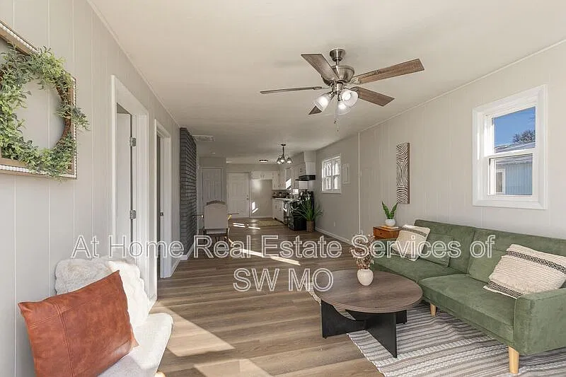 3 bed, 1.0 bath, 1000 sqft, $1,230 — Photo 4