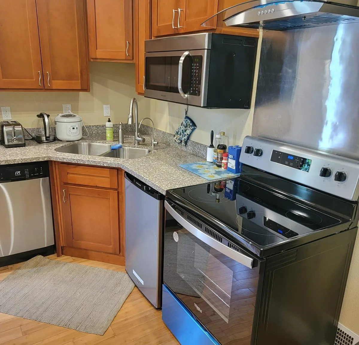 Studio, 300 sqft, $3,000 — Photo 3